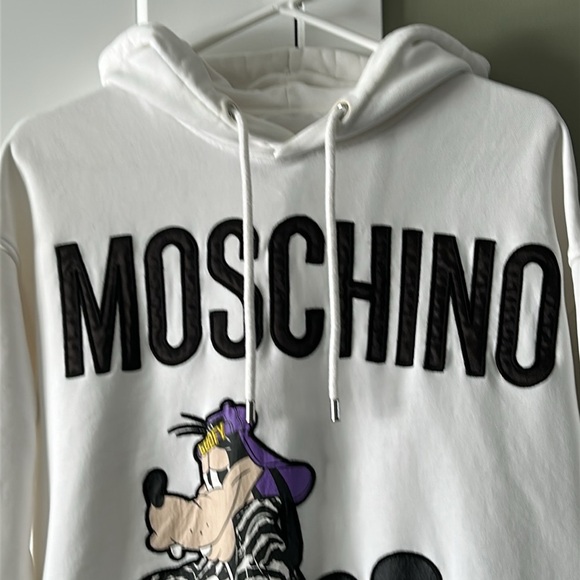 Moschino H&M Disney Collaboration Hoodie 2018 Release - Picture 6 of 17